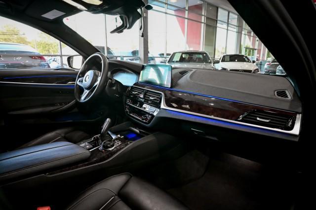 Photo of 2020 Black Sapphire Metallic BMW 540