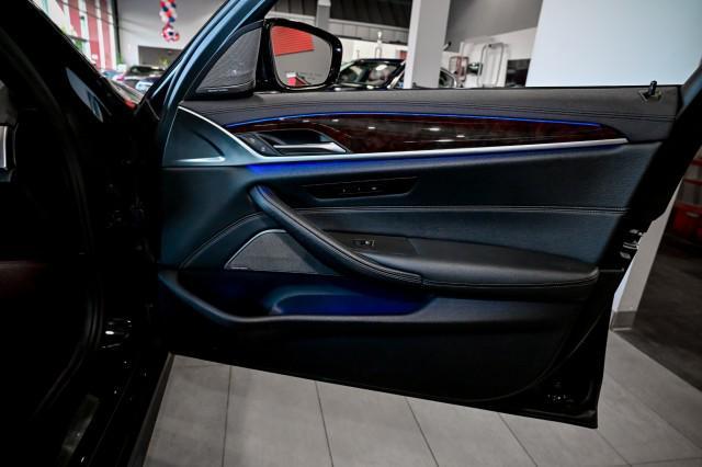 Photo of 2020 Black Sapphire Metallic BMW 540