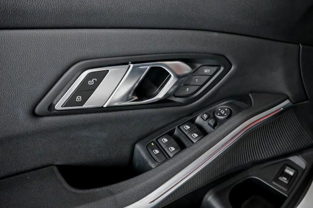 Photo of 2019 Alpine White BMW 330