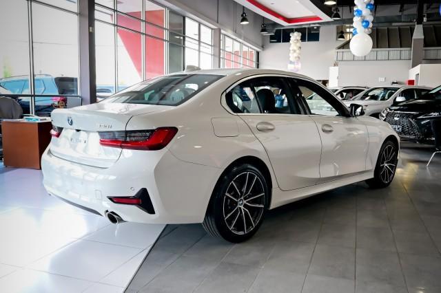Photo of 2019 Alpine White BMW 330