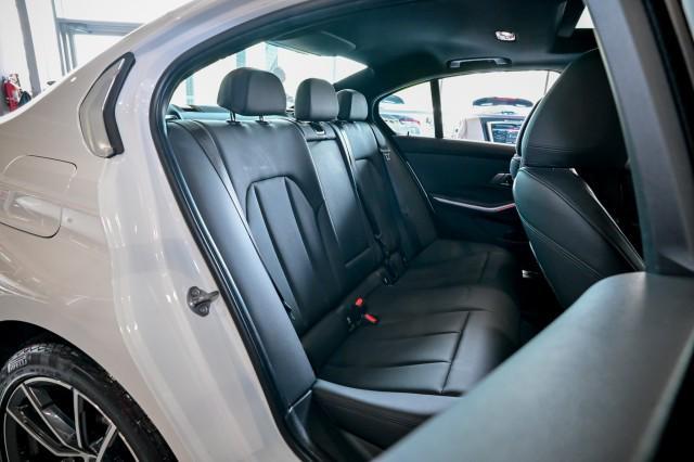 Photo of 2019 Alpine White BMW 330