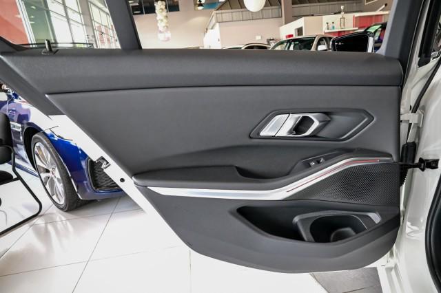 Photo of 2019 Alpine White BMW 330
