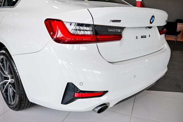 Photo of 2019 Alpine White BMW 330