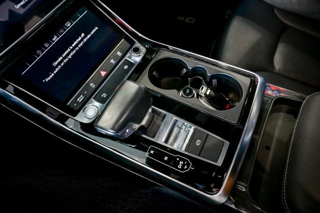 Photo of 2019 Galaxy Blue Metallic Audi Q8