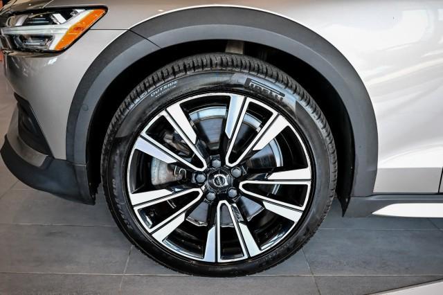 Photo of 2020 Pebble Grey Metallic Volvo V60 Cross Country