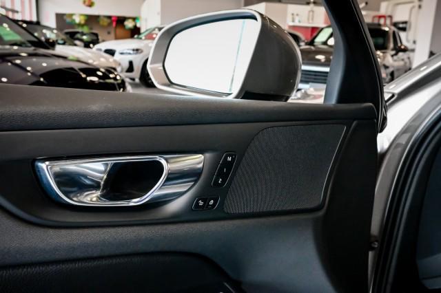 Photo of 2020 Pebble Grey Metallic Volvo V60 Cross Country