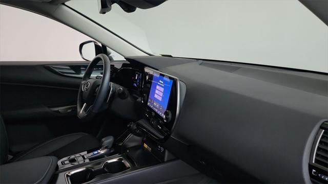 Photo of 2025 Atomic Silver Lexus NX 250