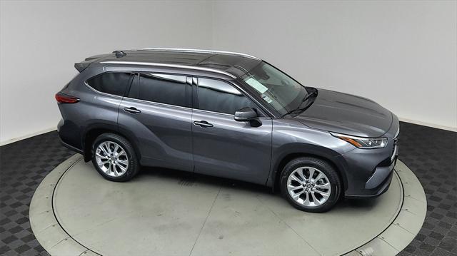 Photo of 2023 Magnetic Gray Metallic Toyota Highlander