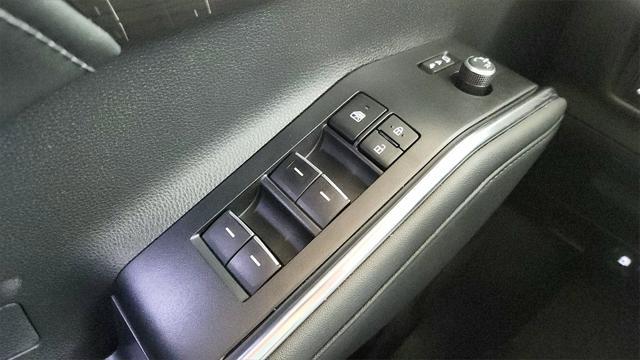 Photo of 2023 Magnetic Gray Metallic Toyota Highlander