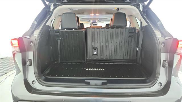 Photo of 2023 Magnetic Gray Metallic Toyota Highlander