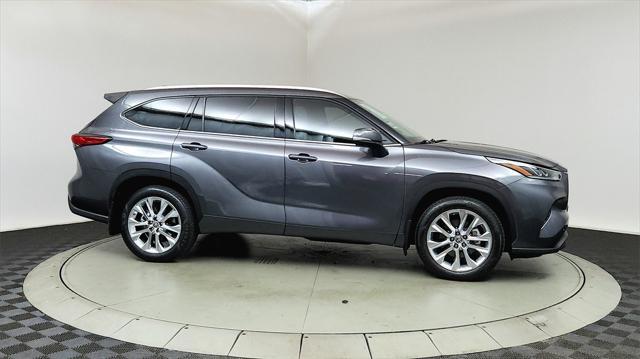 Photo of 2023 Magnetic Gray Metallic Toyota Highlander