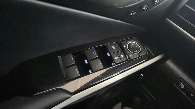 Photo of 2018 White Lexus IS 300