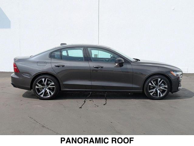 Photo of 2025 PLATINUM GREY Volvo S60