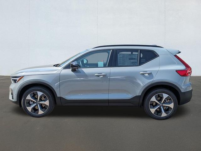 Photo of 2026 VAPOUR GREY Volvo XC40