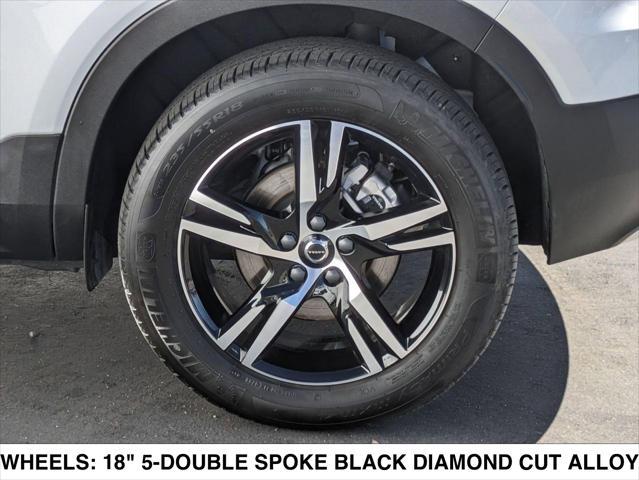 Photo of 2025 CRYSTAL WHITE Volvo XC40