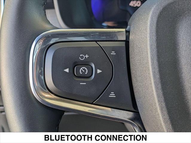 Photo of 2025 CRYSTAL WHITE Volvo XC40