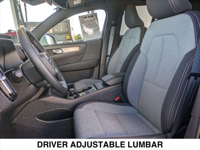 Photo of 2025 CRYSTAL WHITE Volvo XC40