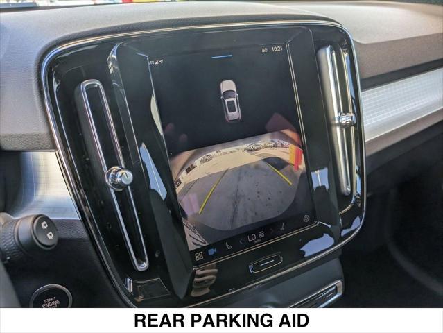 Photo of 2025 CRYSTAL WHITE Volvo XC40