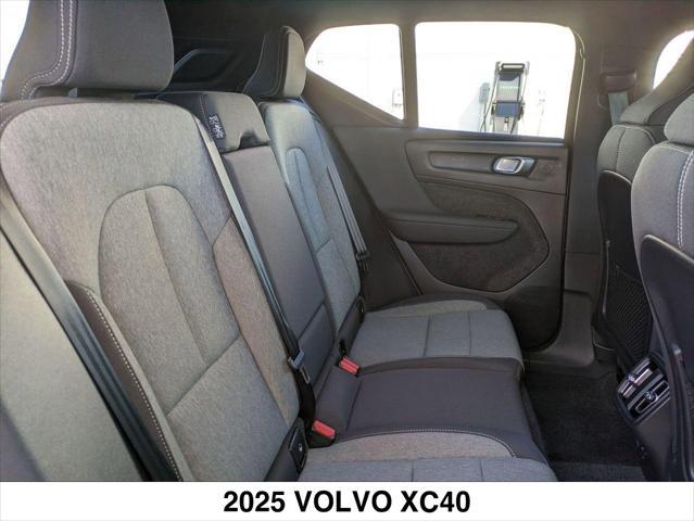 Photo of 2025 CRYSTAL WHITE Volvo XC40