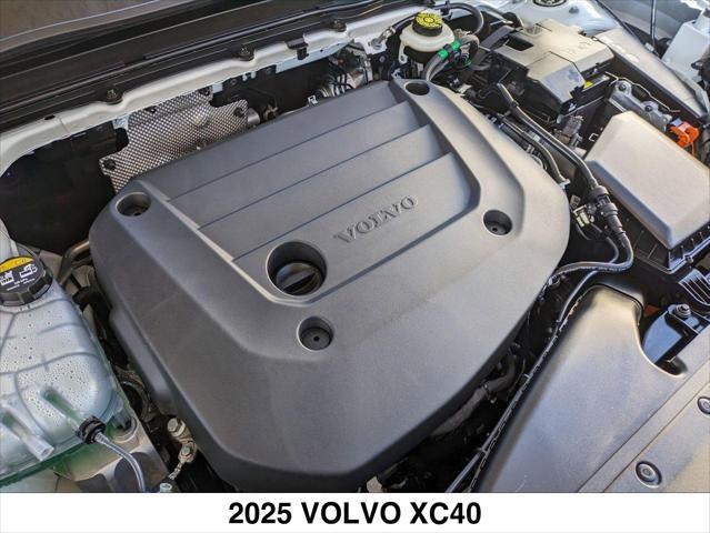 Photo of 2025 CRYSTAL WHITE Volvo XC40