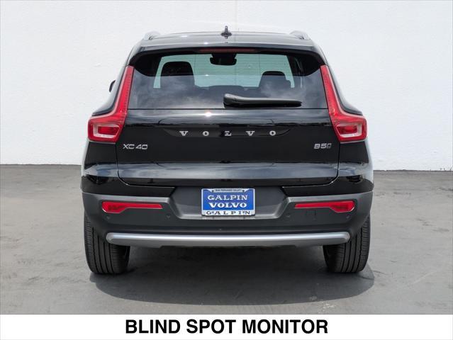 Photo of 2025 ONYX BLACK Volvo XC40