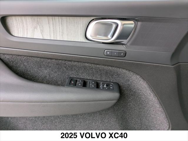 Photo of 2025 ONYX BLACK Volvo XC40
