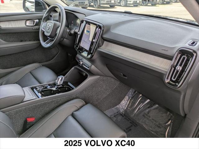 Photo of 2025 ONYX BLACK Volvo XC40