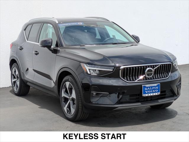 Photo of 2025 ONYX BLACK Volvo XC40