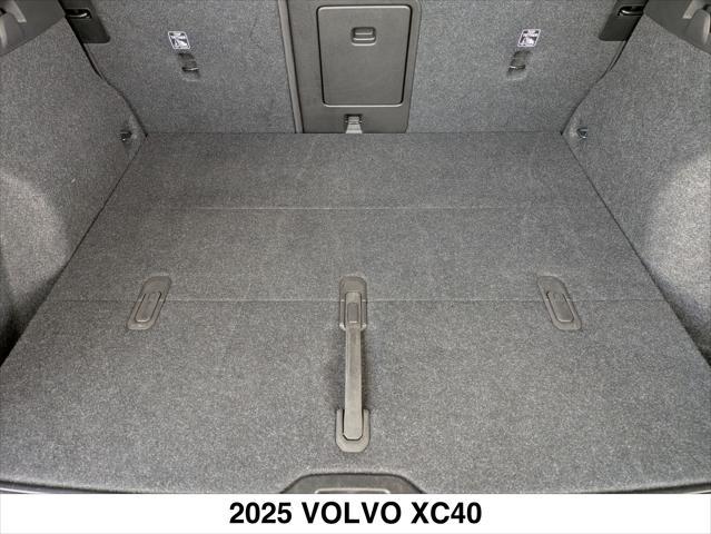 Photo of 2025 ONYX BLACK Volvo XC40