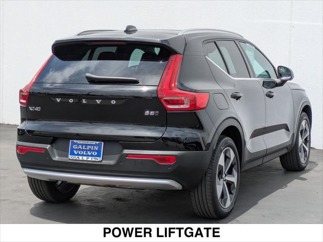Photo of 2025 ONYX BLACK Volvo XC40