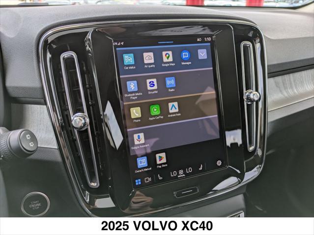 Photo of 2025 ONYX BLACK Volvo XC40