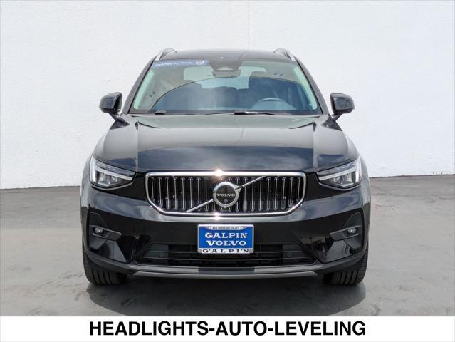 Photo of 2025 ONYX BLACK Volvo XC40