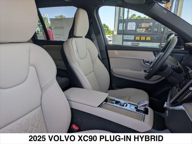 Photo of 2025 ONYX BLACK Volvo XC90 Plug-In Hybrid