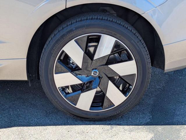 Photo of 2025 Bright Dusk Metallic Volvo XC60 Plug-In Hybrid