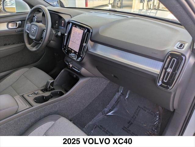 Photo of 2025 CRYSTAL WHITE Volvo XC40
