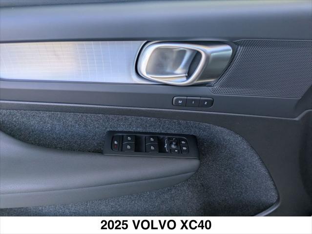 Photo of 2025 CRYSTAL WHITE Volvo XC40