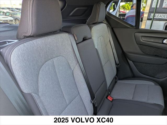 Photo of 2025 CRYSTAL WHITE Volvo XC40