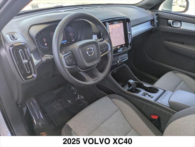 Photo of 2025 CRYSTAL WHITE Volvo XC40