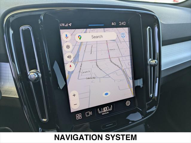 Photo of 2025 CRYSTAL WHITE Volvo XC40