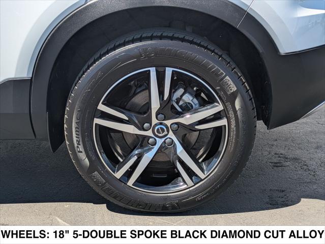 Photo of 2025 CRYSTAL WHITE Volvo XC40