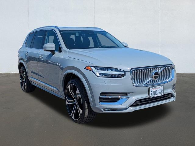 Photo of 2025 Vapour Grey Metallic Volvo XC90