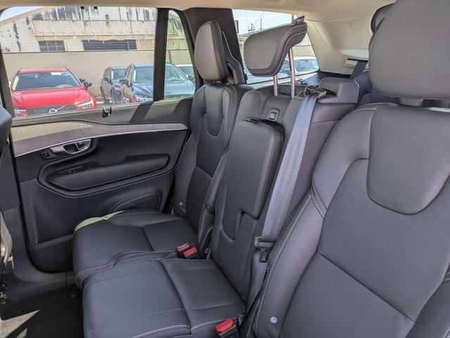 Photo of 2025 Vapour Grey Metallic Volvo XC90