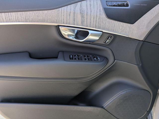 Photo of 2025 Vapour Grey Metallic Volvo XC90