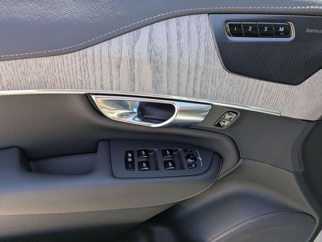 Photo of 2025 Vapour Grey Metallic Volvo XC90