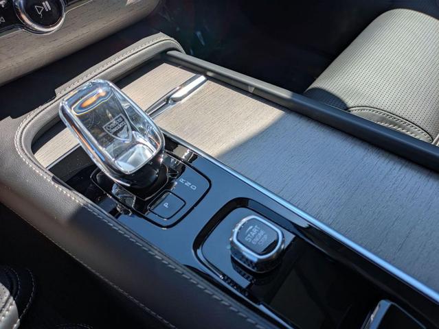 Photo of 2025 Vapour Grey Metallic Volvo XC90