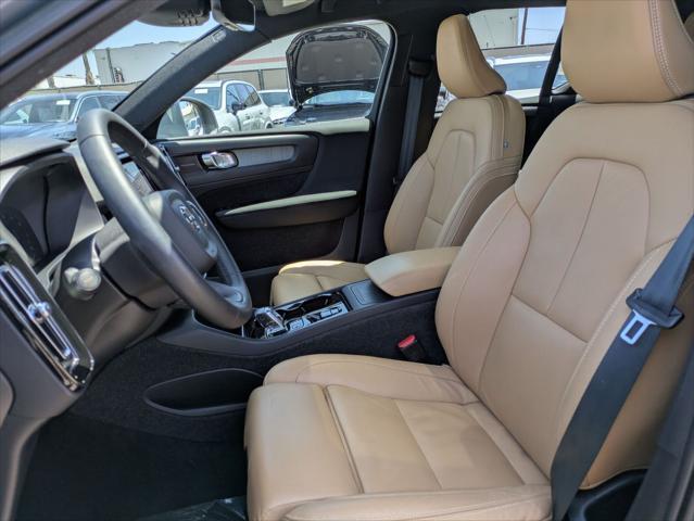 Photo of 2022 THUNDER GREY Volvo XC40