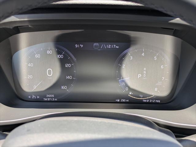 Photo of 2022 THUNDER GREY Volvo XC40