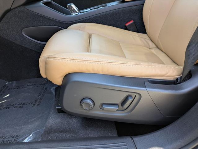 Photo of 2022 THUNDER GREY Volvo XC40