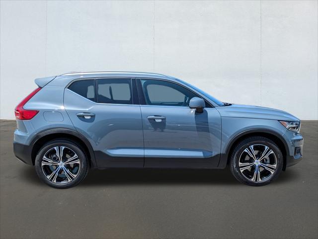 Photo of 2022 THUNDER GREY Volvo XC40