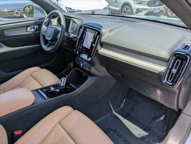 Photo of 2022 THUNDER GREY Volvo XC40
